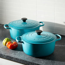 Load image into Gallery viewer, Like New/Unboxed- Le Creuset - Signature Enameled Cast-Iron 7-1/4-Quart Round French (Dutch) Oven with Lid, (Caribbean)
